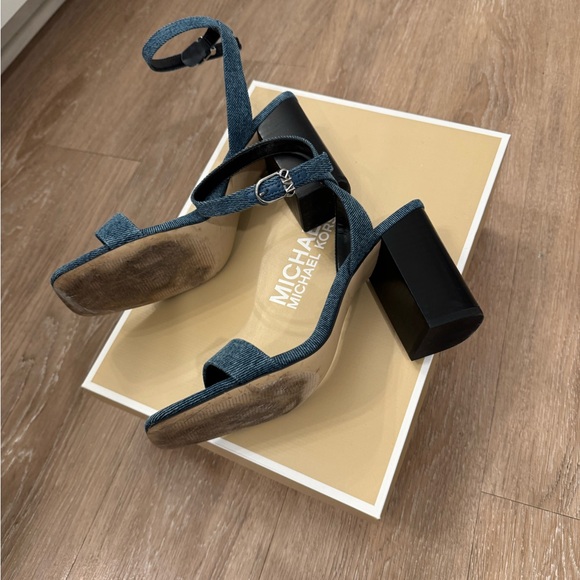 Michael Kors Denim Elegant Blue Block Heel Sandals size 9 worn once! - Picture 2 of 5